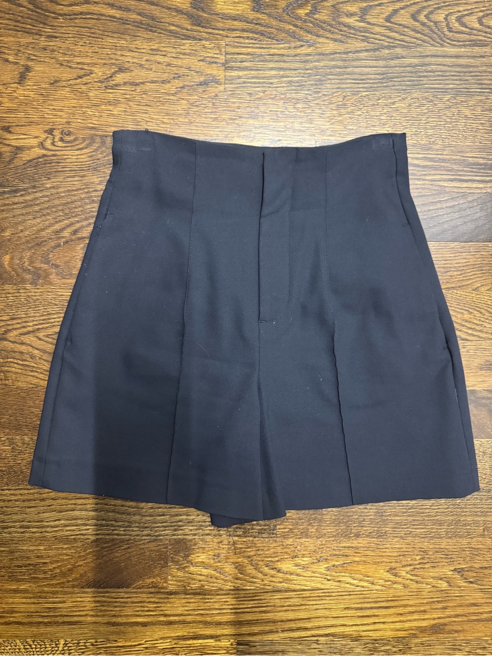 Zara Woman High-Waisted Shorts in Black, Size: S